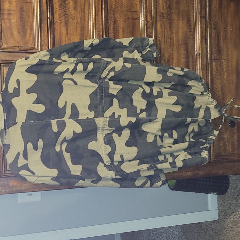 Fashion Nova Womens medium oversized Camo jacket. Long jacket - Picture 5 of 7